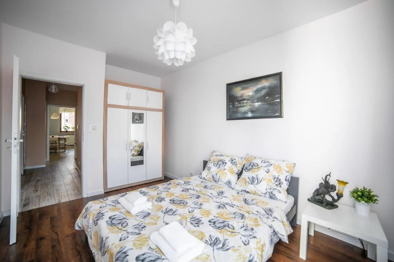 Nullo 3-Bedroom Apartment Kraków